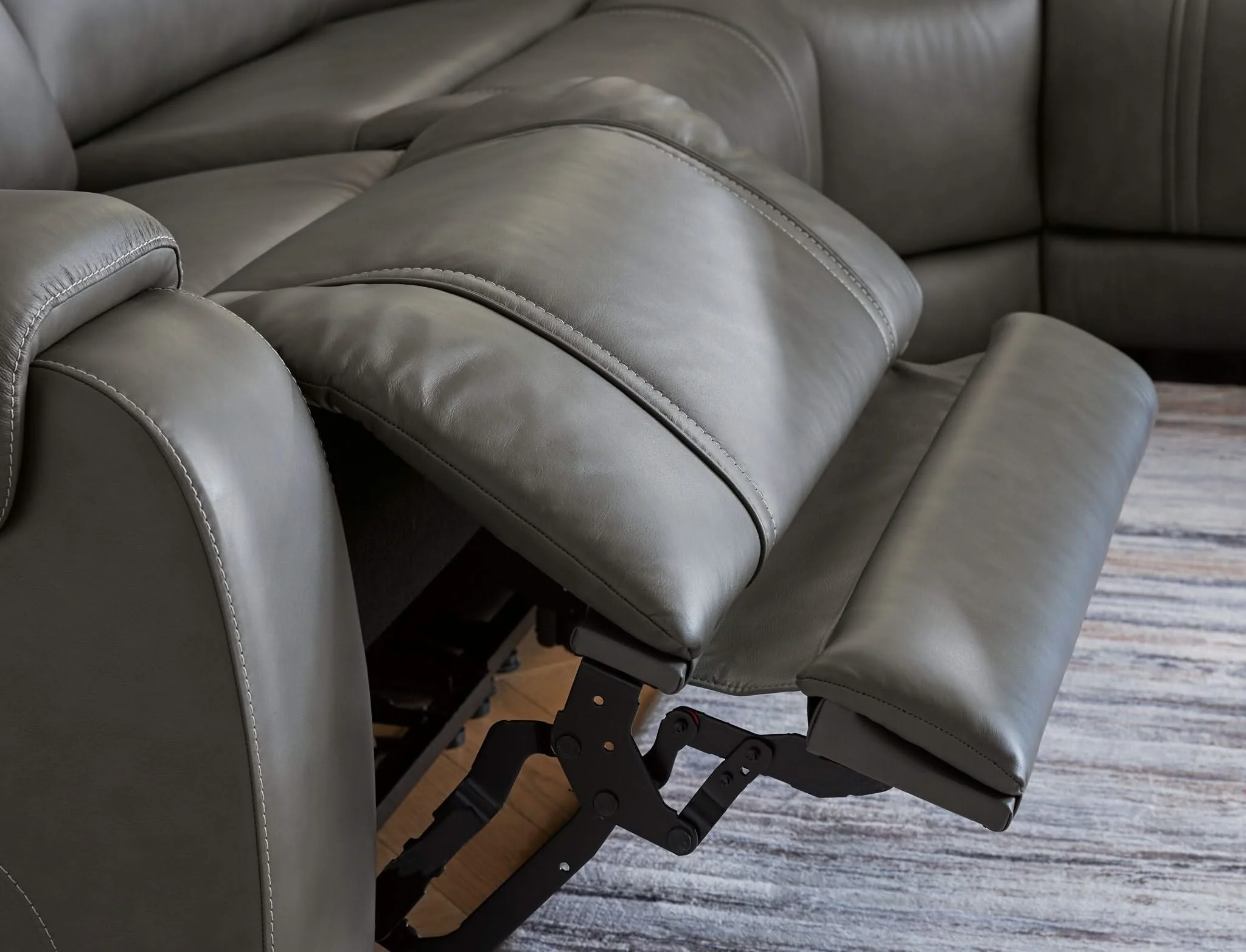 5Z - Pittson - Power Reclining Sectional - Image 7