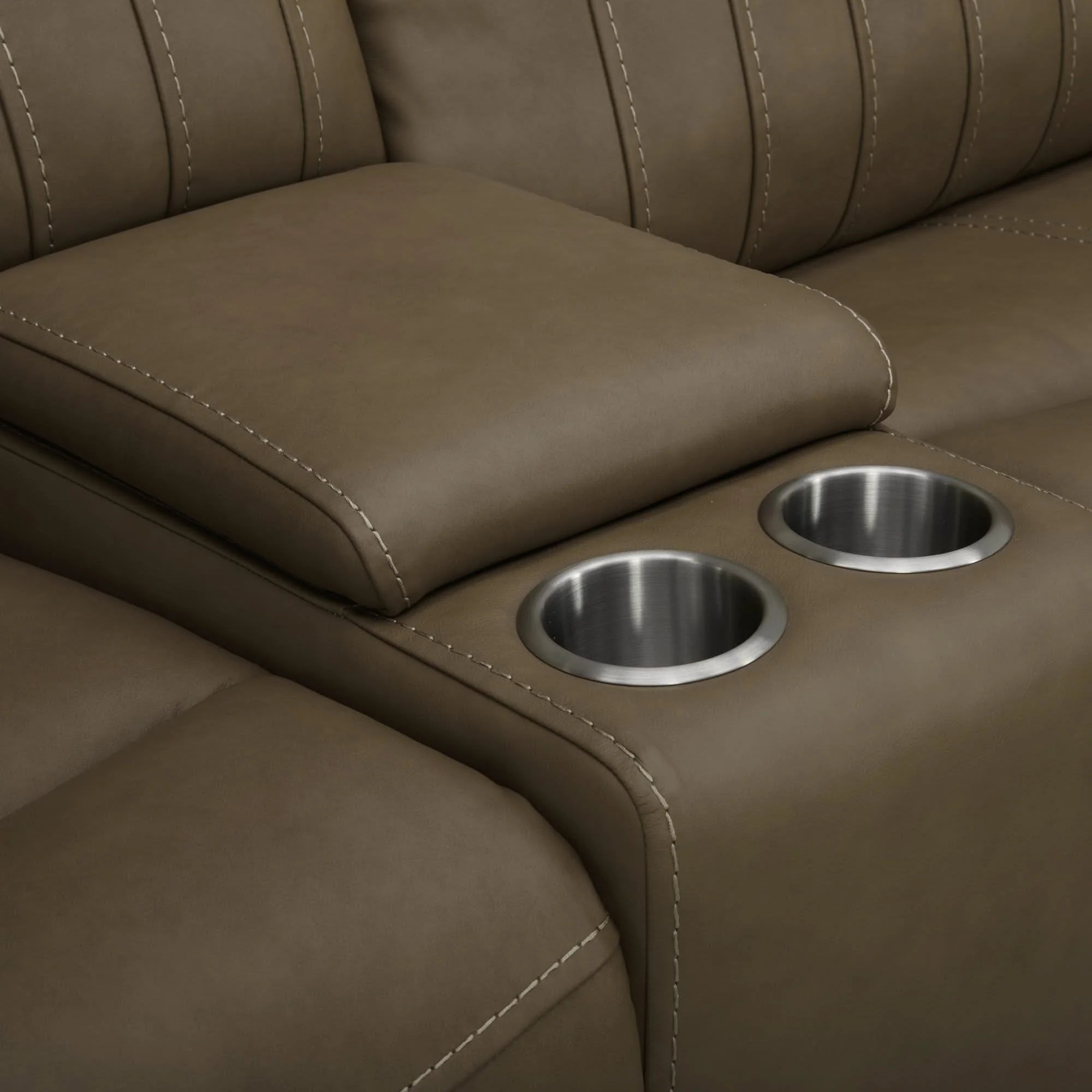 Bennett - Loveseat With Console P2 & ZG - Butternut - Image 2