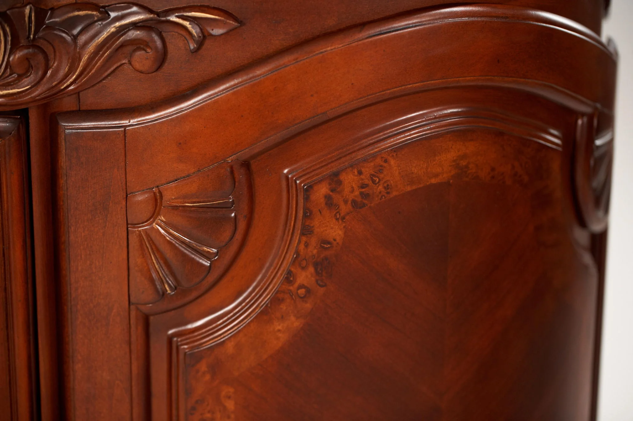 Cortina - Dresser - Honey Walnut - Image 3