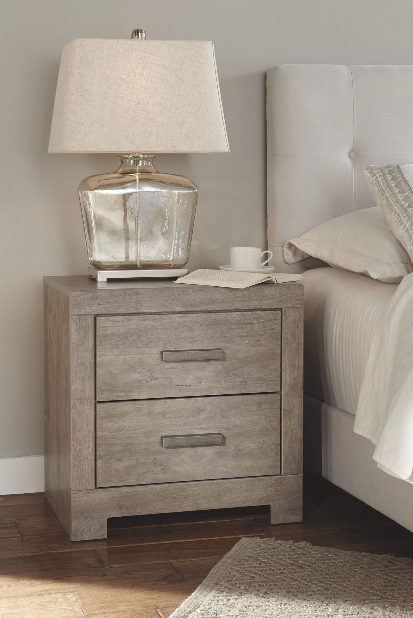 Culverbach - 5 Pc. - Dresser, Mirror, Queen Upholstered Bed, 2 Nightstands - Gray - Image 4