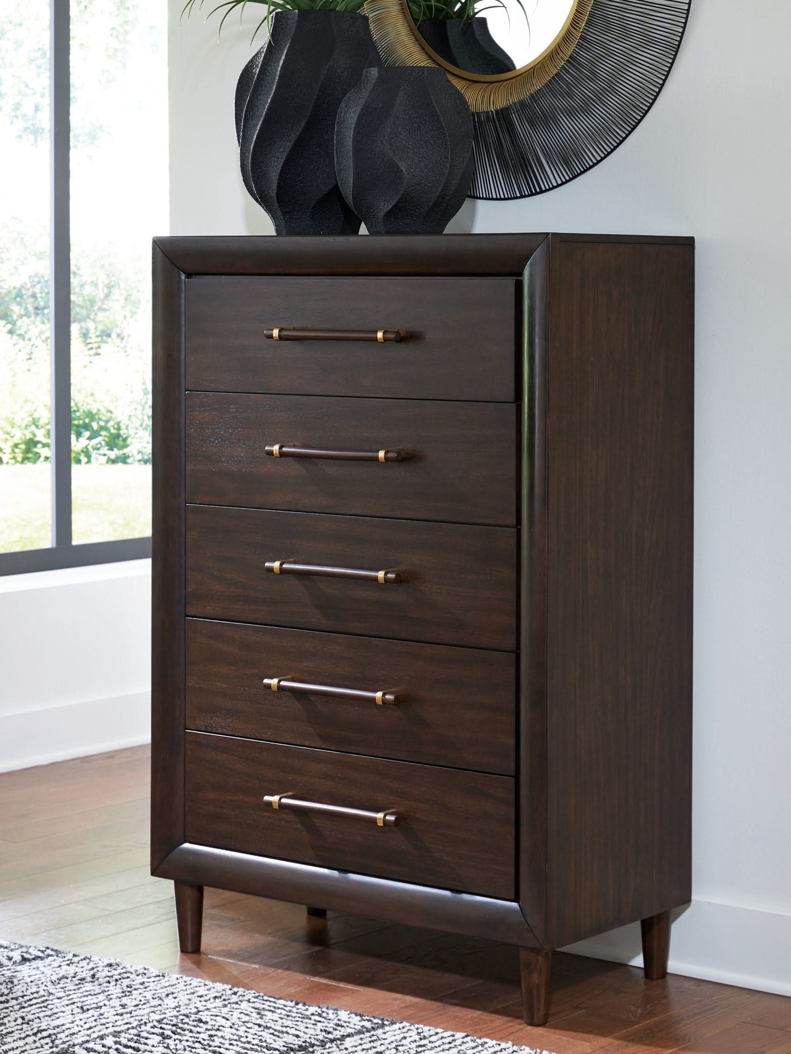 Dantenton - Five Drawer Chest - Merlot - Image 2