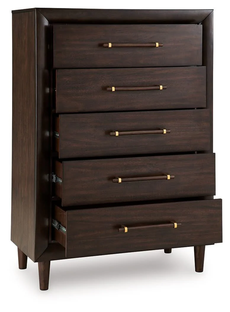 Dantenton - Five Drawer Chest - Merlot - Image 4
