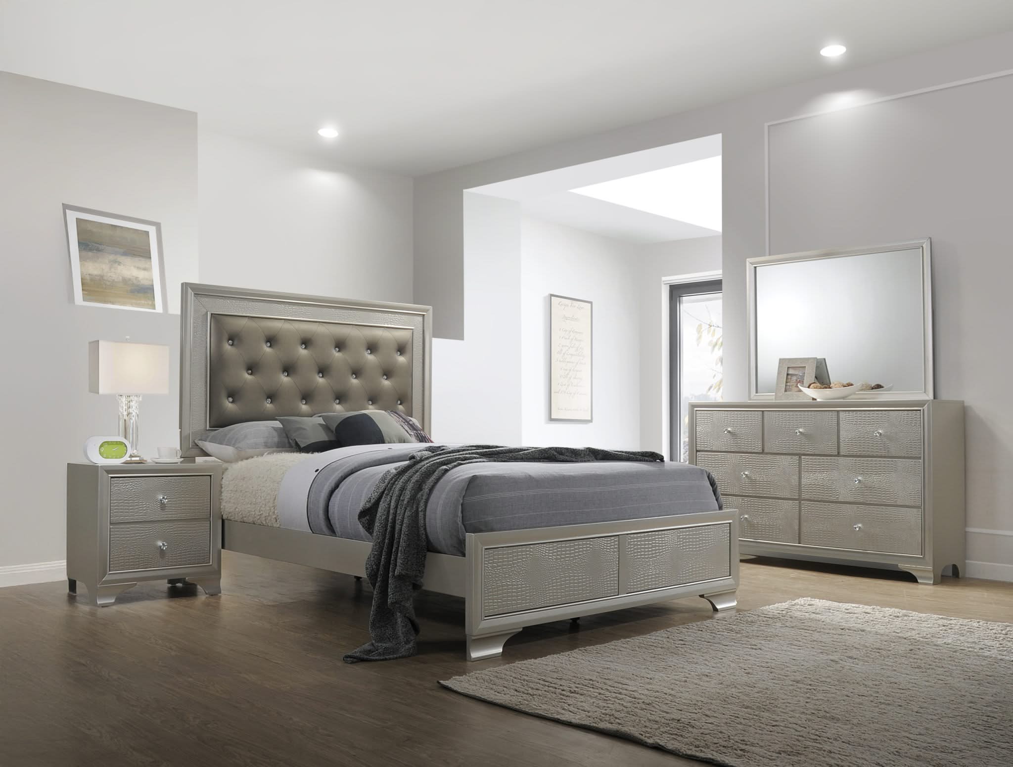 Lyssa - Queen 3 Piece Bedroom Set - Champagne
