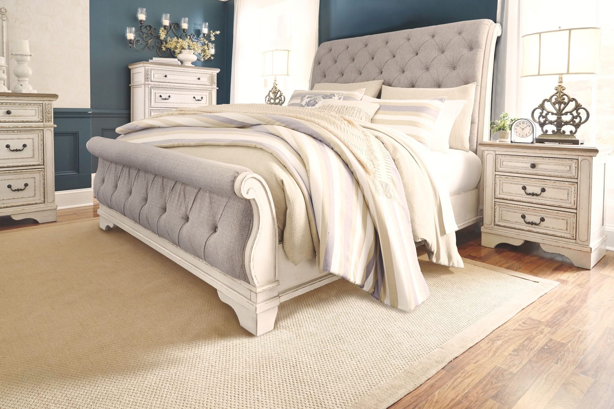 Realyn - Bedroom Sleigh Bed Set - Image 2