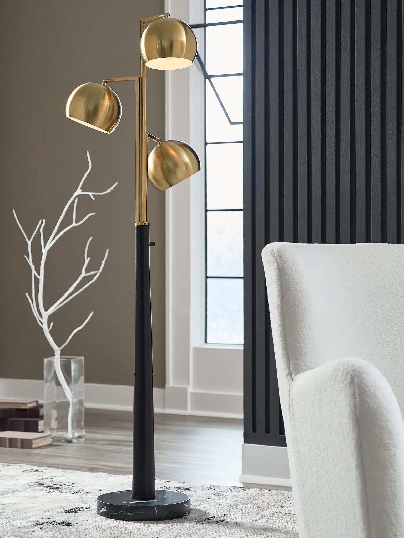 Sorcha - Metal Floor Lamp - Gold Finish / Black - Image 3
