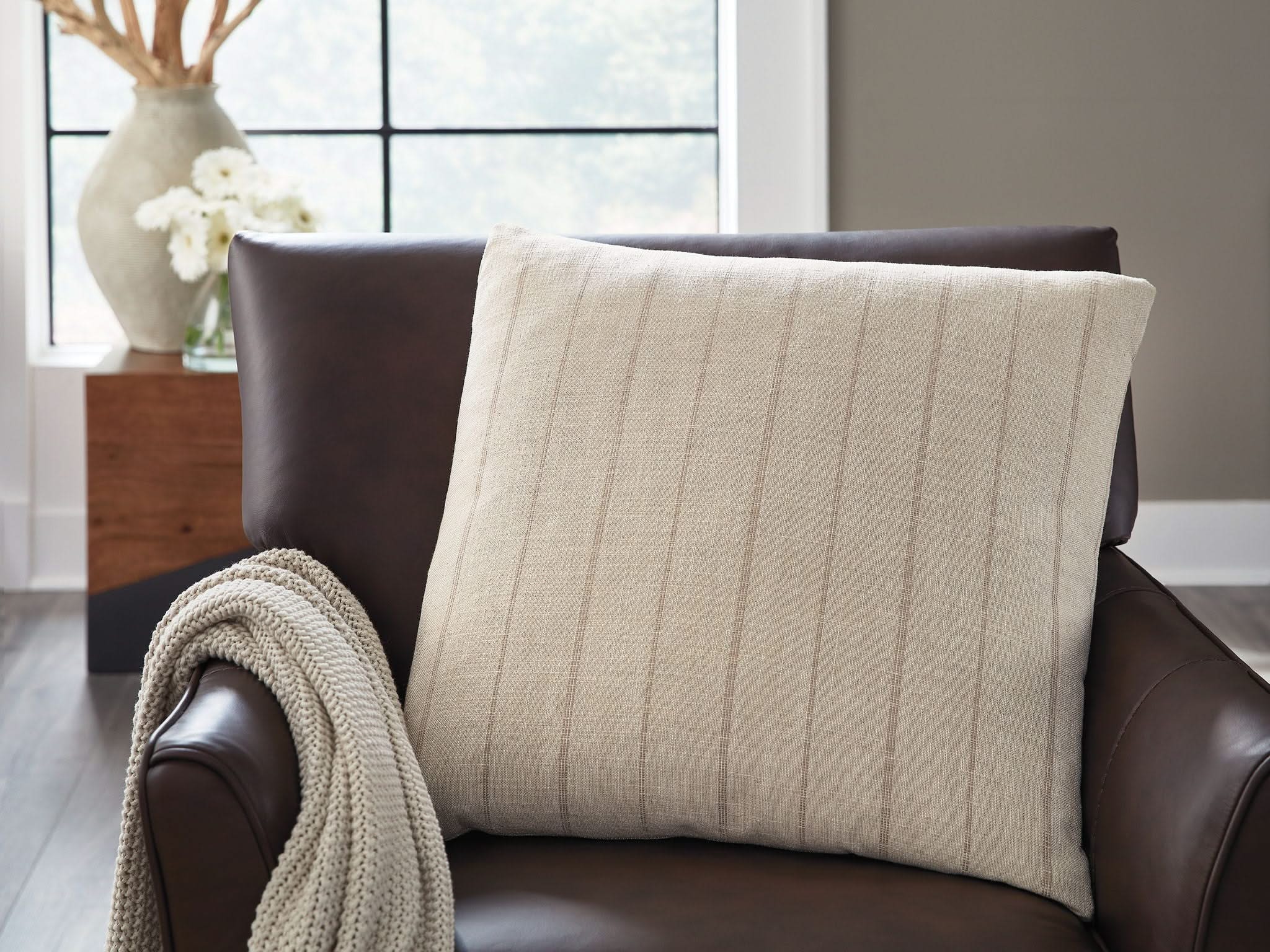 Valwick - Pillow - Image 2