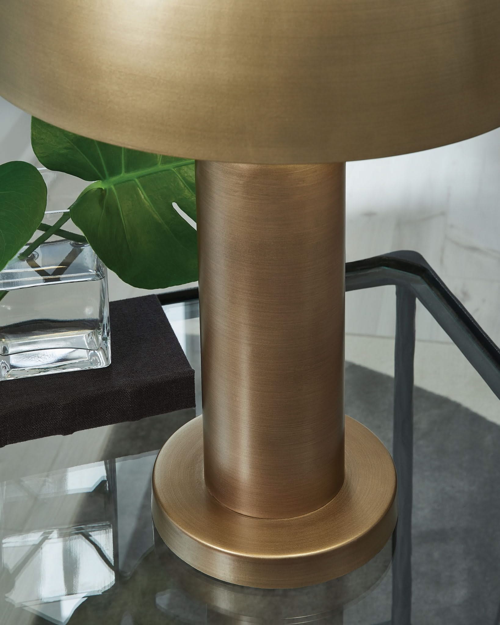 Wendfield - Metal Lamp - Image 6