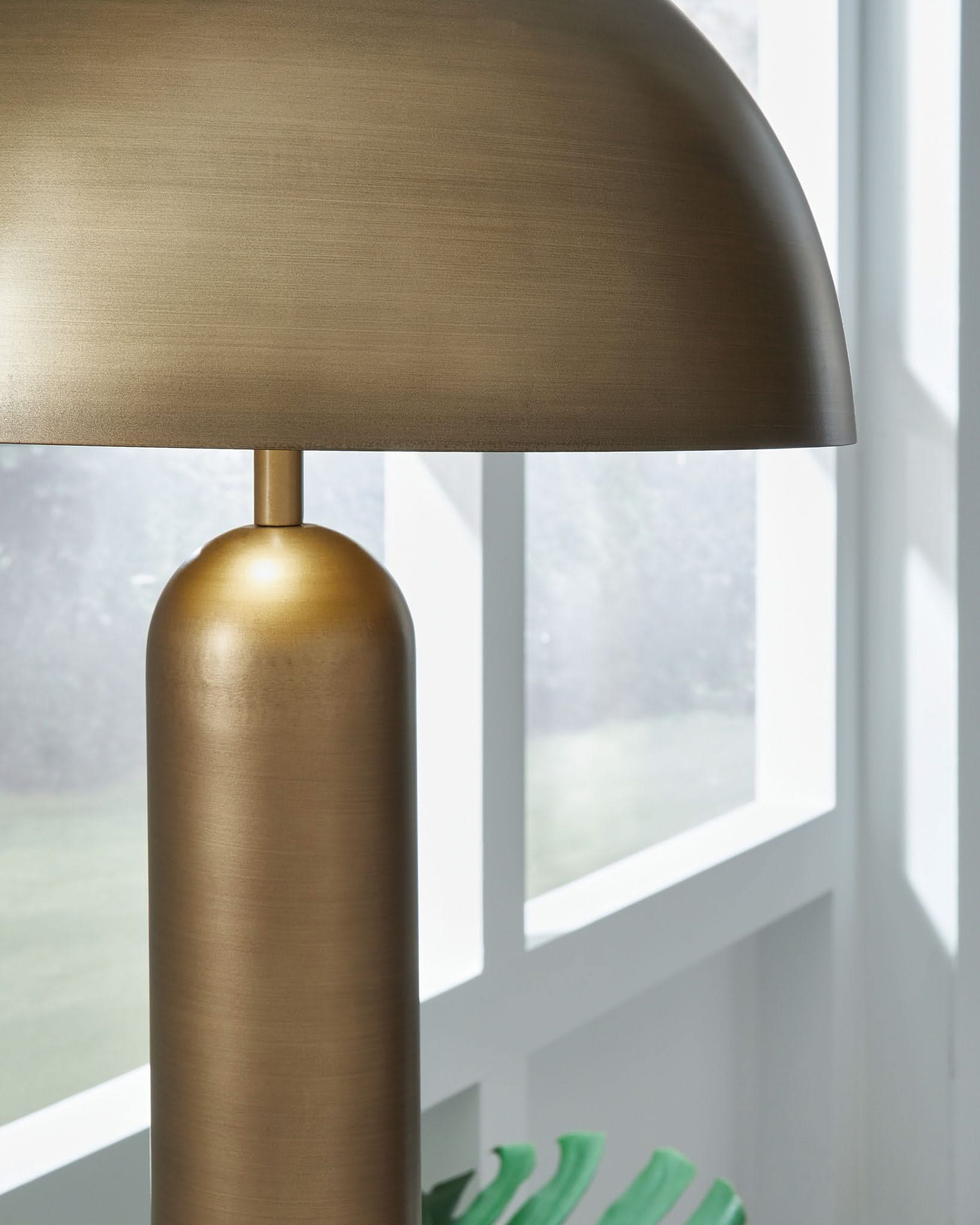 Wendfield - Metal Lamp - Image 7