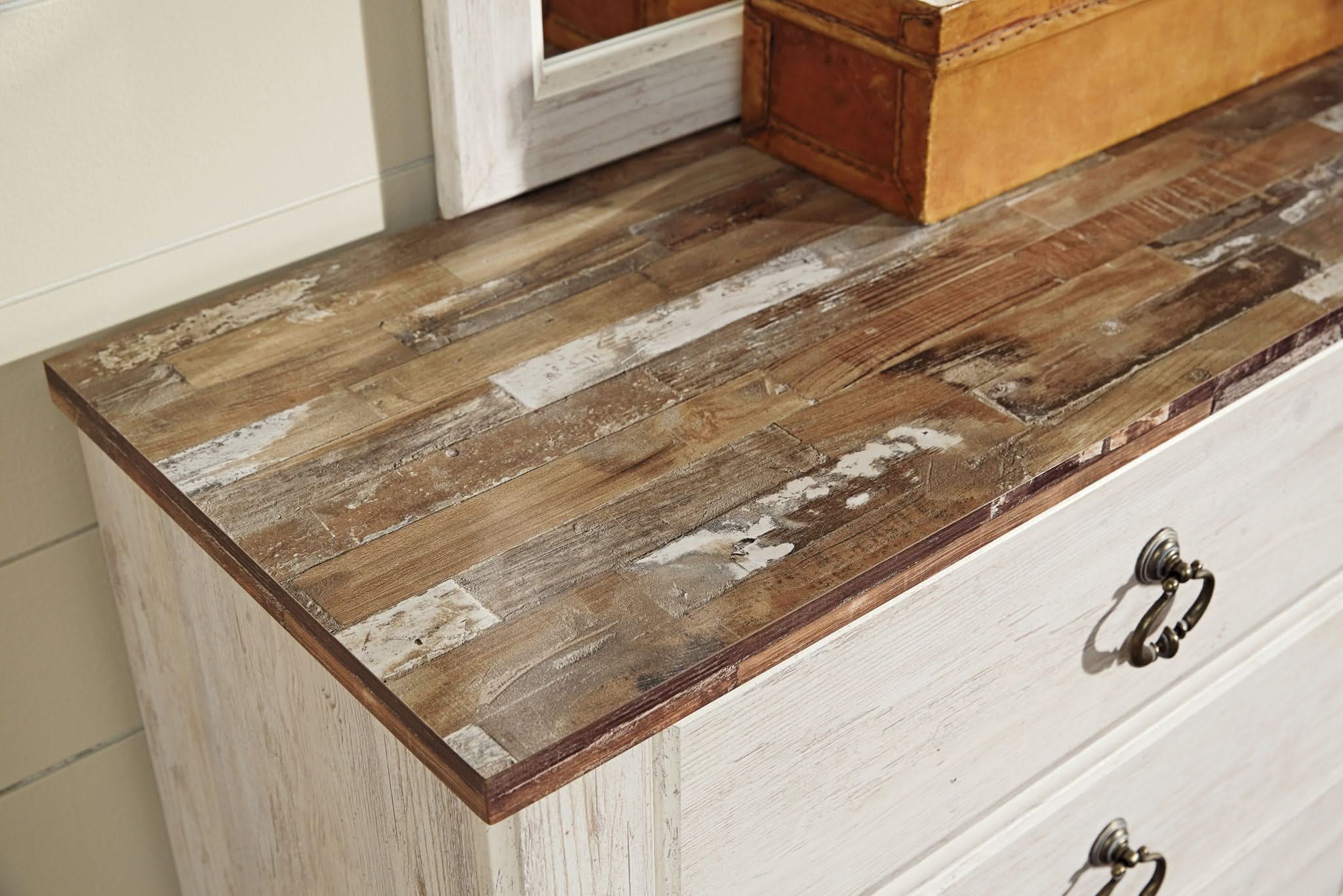 Willowton - Five Drawer Chest - Brown / Beige / White - Image 3